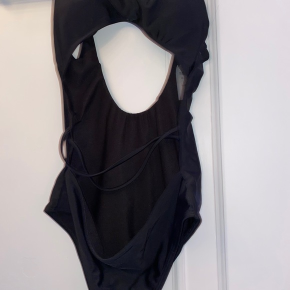 ONE PIECE BIKINI - Picture 2 of 3